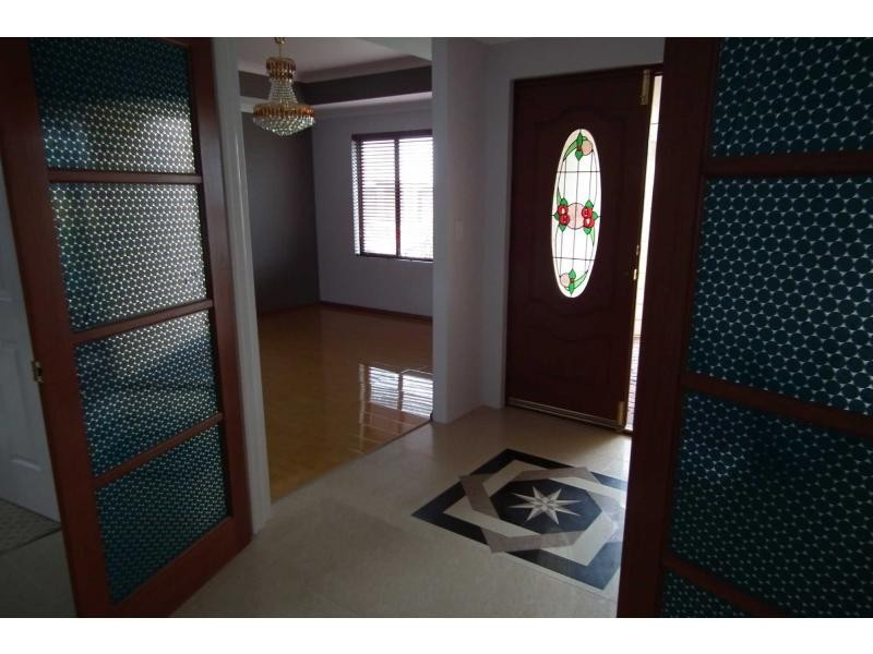 8 Fin Close, Beechboro WA 6063