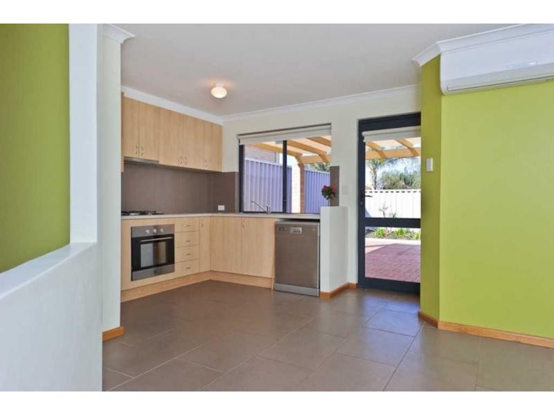 6/18 The Crescent, Redcliffe WA 6104