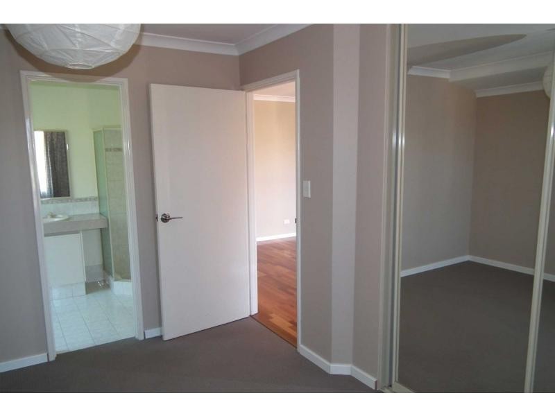 2 Bildjar Close, South Guildford WA 6055