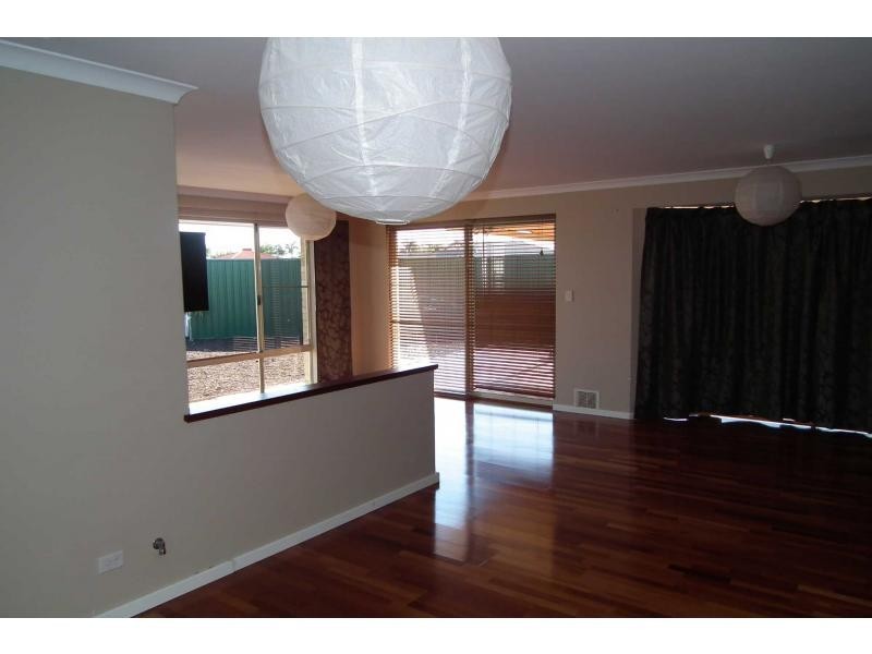 2 Bildjar Close, South Guildford WA 6055