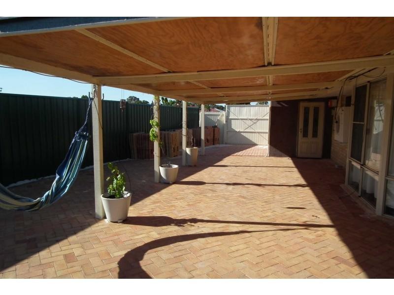 2 Bildjar Close, South Guildford WA 6055