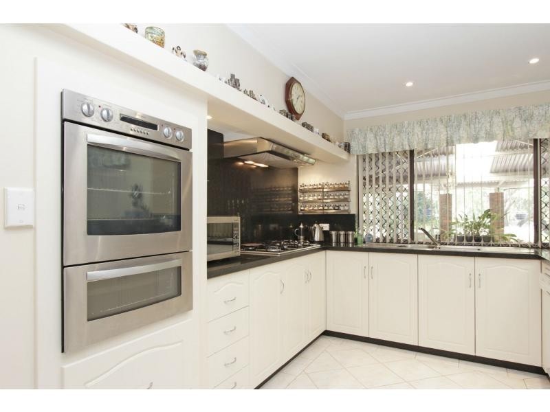 15 Stirling Close, Swan View WA 6056