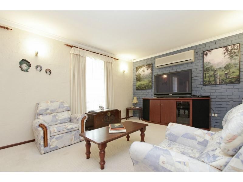 15 Stirling Close, Swan View WA 6056