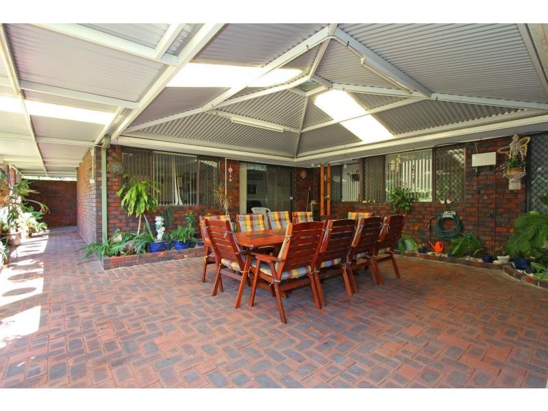 15 Stirling Close, Swan View WA 6056