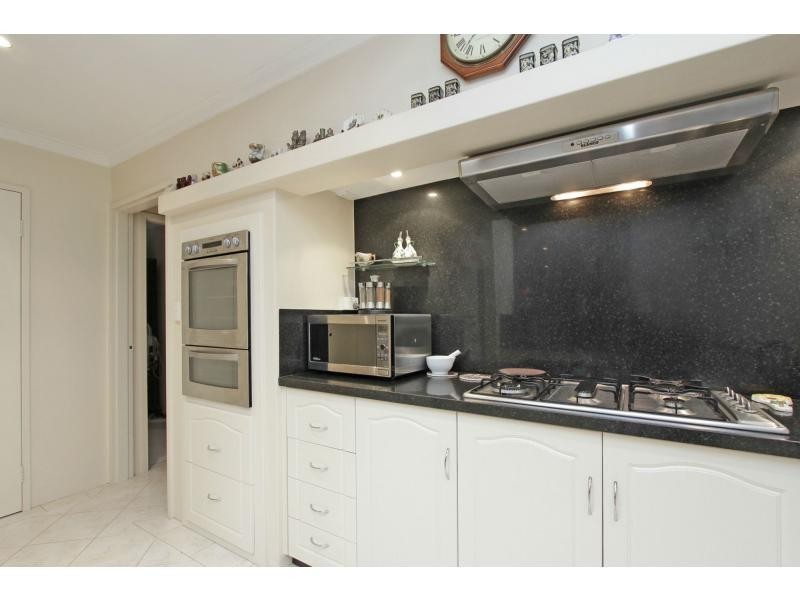 15 Stirling Close, Swan View WA 6056