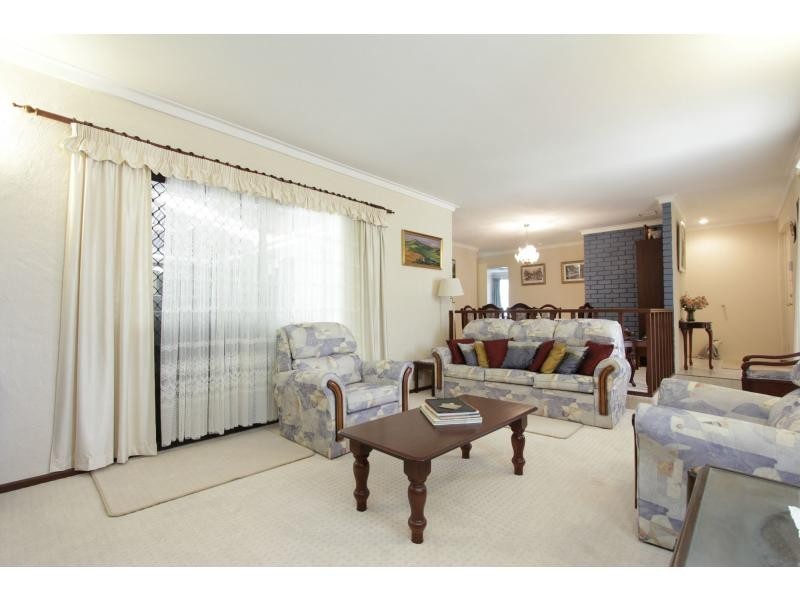 15 Stirling Close, Swan View WA 6056
