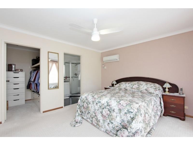 15 Stirling Close, Swan View WA 6056