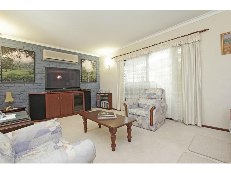15 Stirling Close, Swan View WA 6056