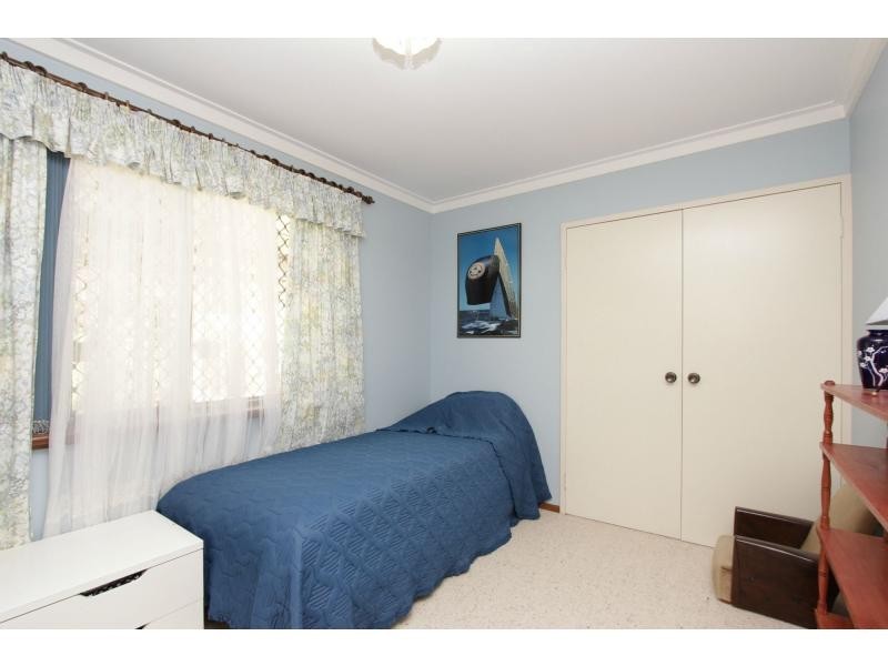 15 Stirling Close, Swan View WA 6056
