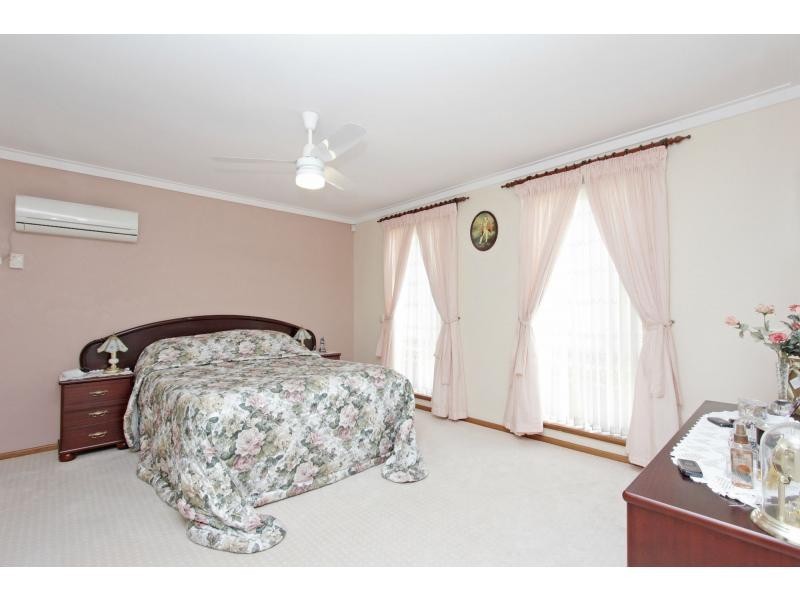15 Stirling Close, Swan View WA 6056