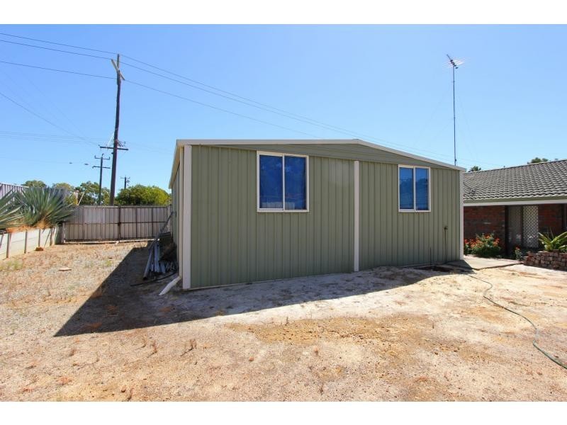 15 Stirling Close, Swan View WA 6056