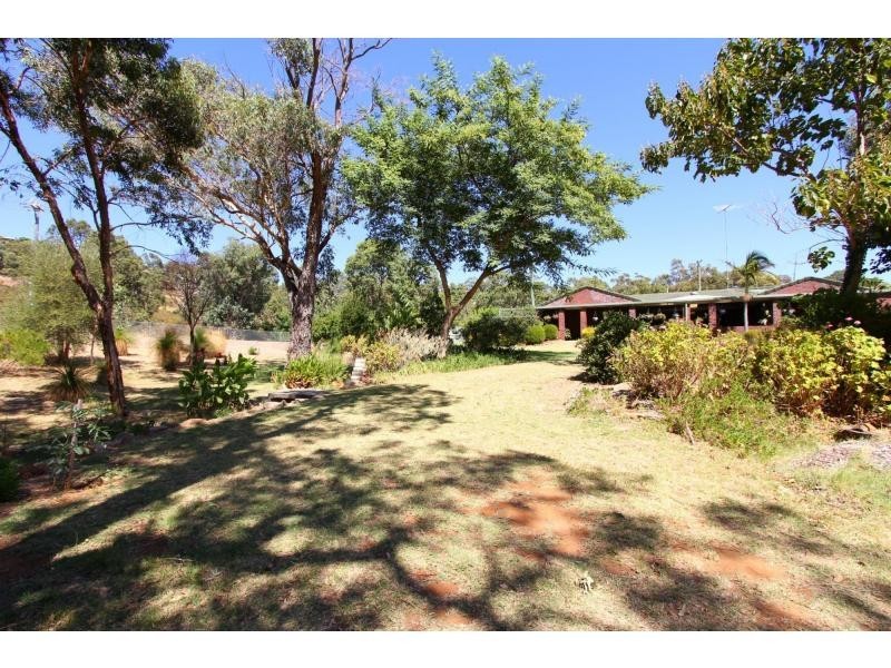 15 Stirling Close, Swan View WA 6056