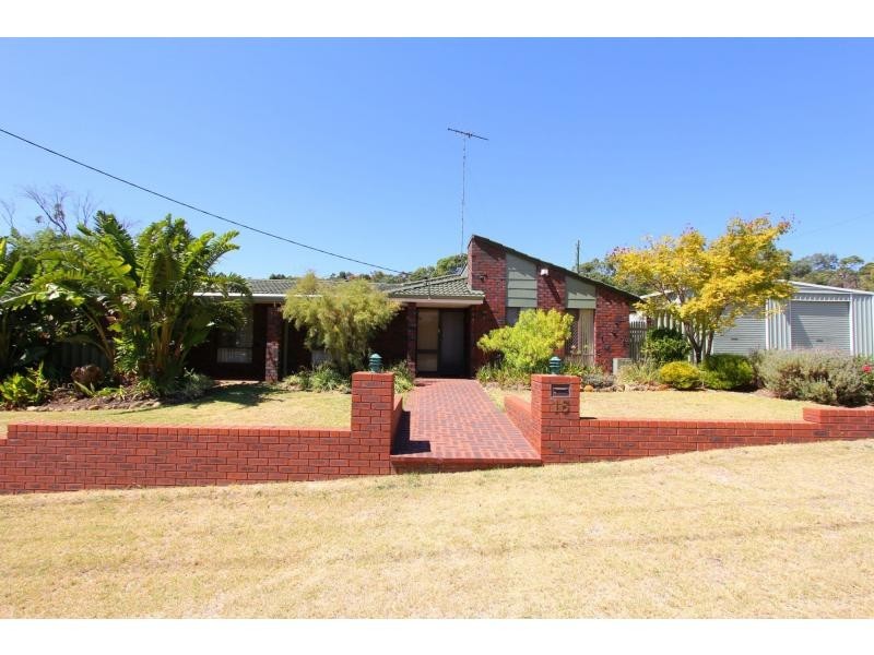 15 Stirling Close, Swan View WA 6056