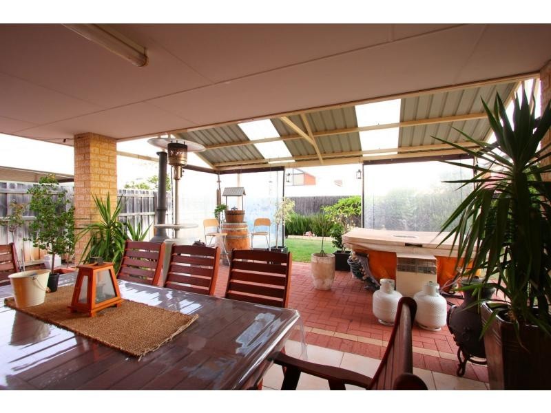 52 Garran Loop, Henley Brook WA 6055