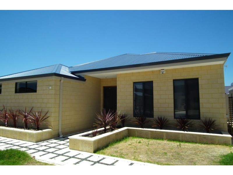 18 Januk Way, South Guildford WA 6055