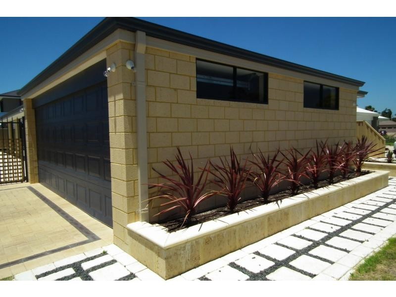 18 Januk Way, South Guildford WA 6055