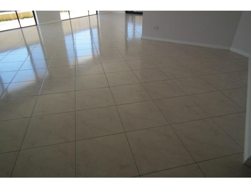 18 Januk Way, South Guildford WA 6055