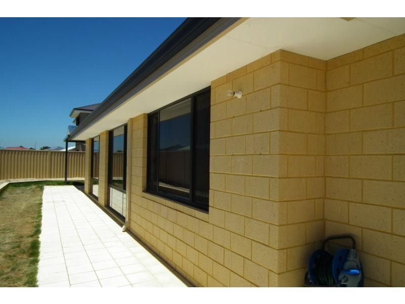 18 Januk Way, South Guildford WA 6055