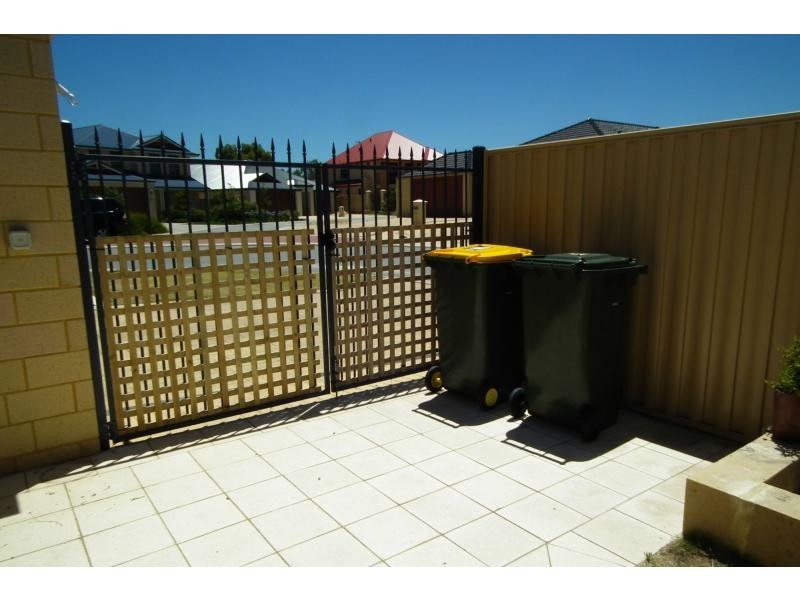 18 Januk Way, South Guildford WA 6055