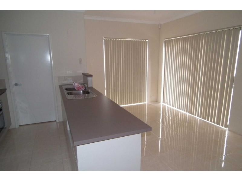 2/44 Russell Road, Madeley WA 6065