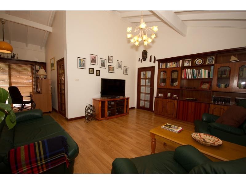 19 Vivian Way, Boya WA 6056