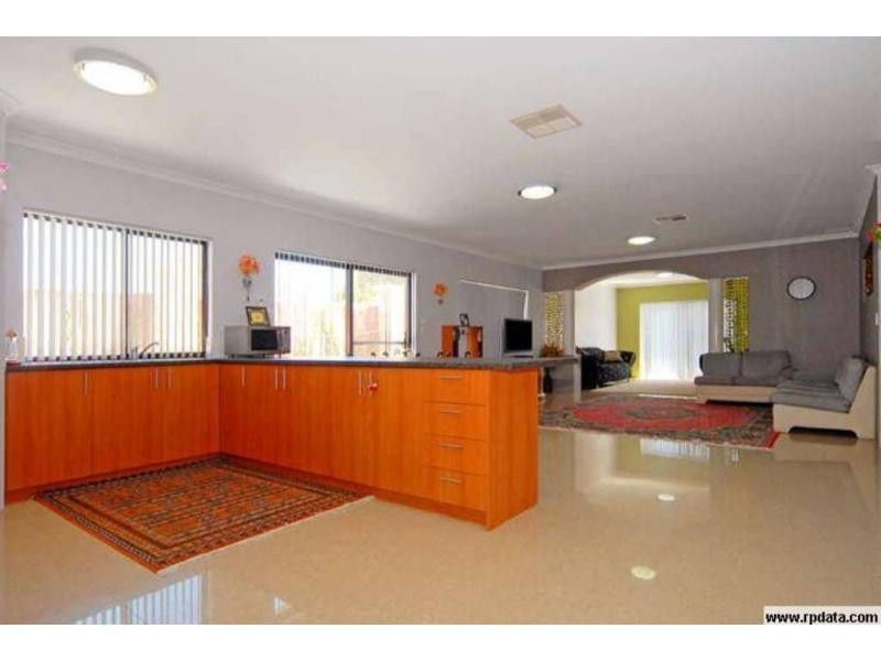 8 Fin Place, Beechboro WA 6063