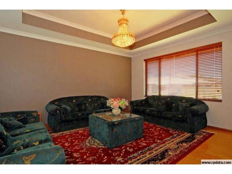 8 Fin Place, Beechboro WA 6063