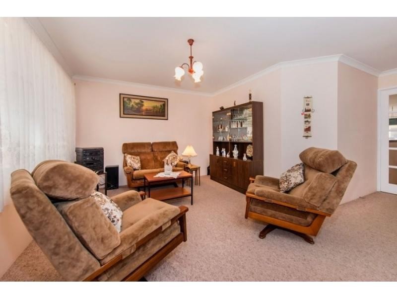 62 Lakeside Drive, Helena Valley WA 6056