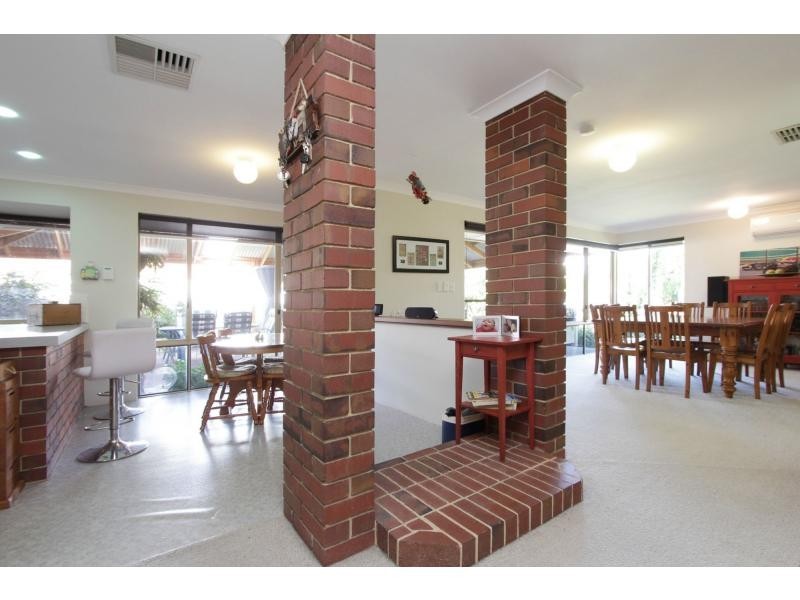 51 Addington Way, Marangaroo WA 6064