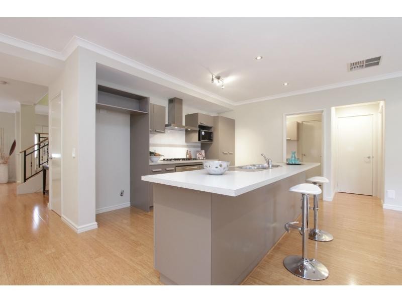 2/94 Kathleen Street, Bassendean WA 6054