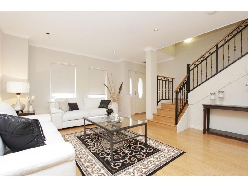 2/94 Kathleen Street, Bassendean WA 6054