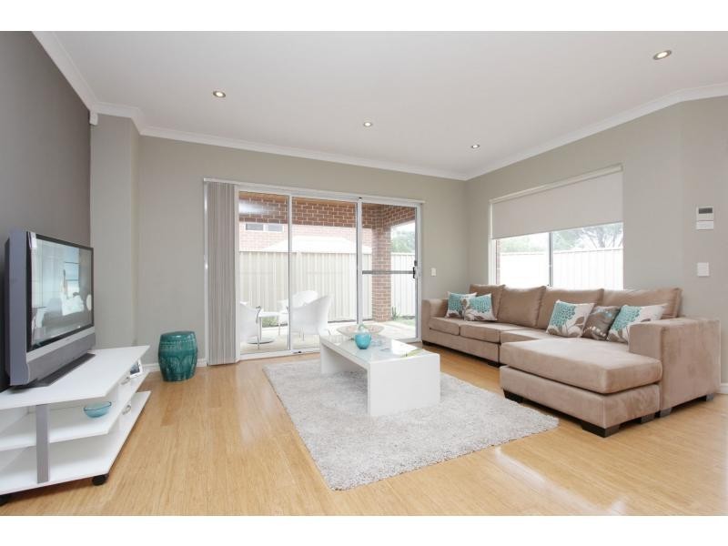 2/94 Kathleen Street, Bassendean WA 6054