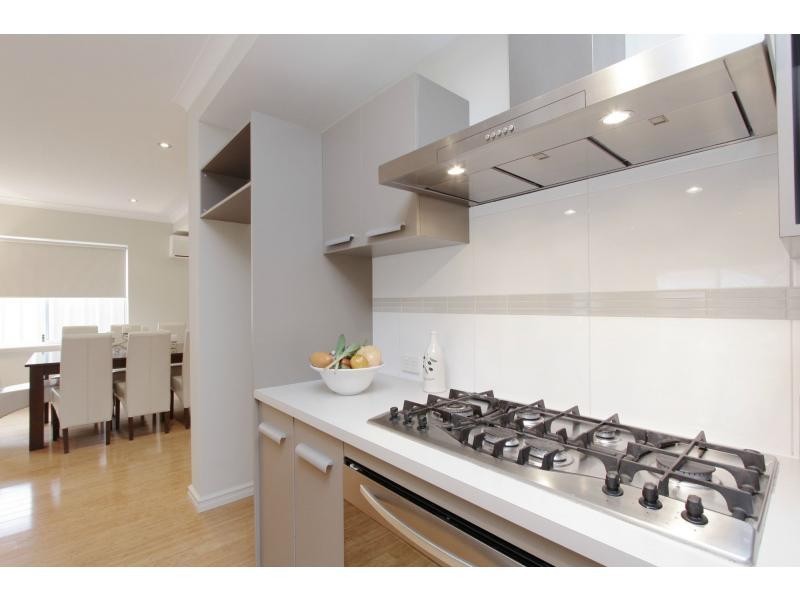 2/94 Kathleen Street, Bassendean WA 6054