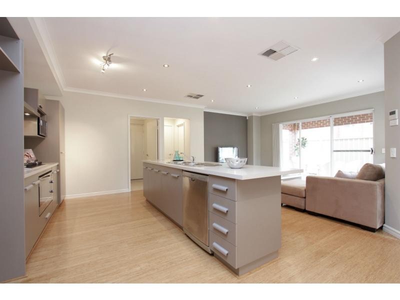 2/94 Kathleen Street, Bassendean WA 6054