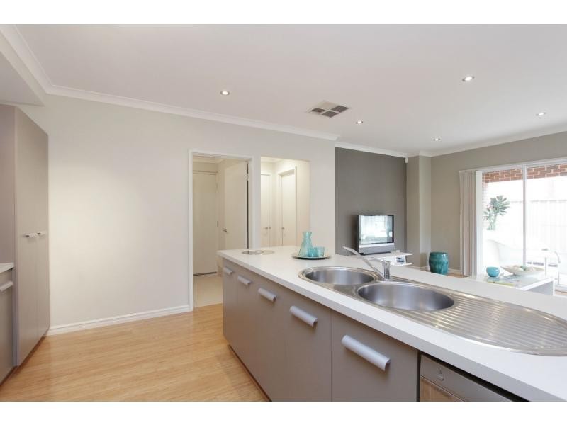 2/94 Kathleen Street, Bassendean WA 6054