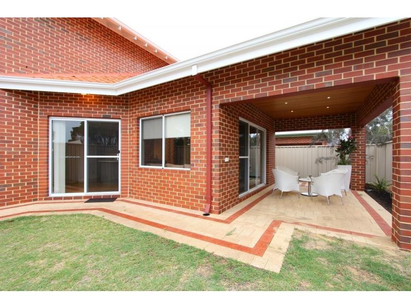 2/94 Kathleen Street, Bassendean WA 6054