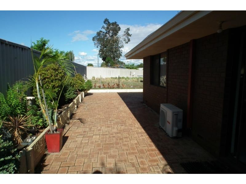 17 Bacon Place, Beechboro WA 6063