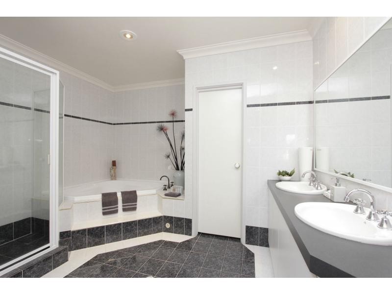 5 Buchanan Rise, Coogee WA 6166