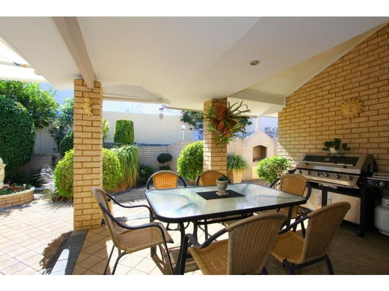 5 Buchanan Rise, Coogee WA 6166