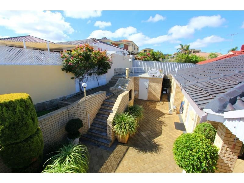 5 Buchanan Rise, Coogee WA 6166