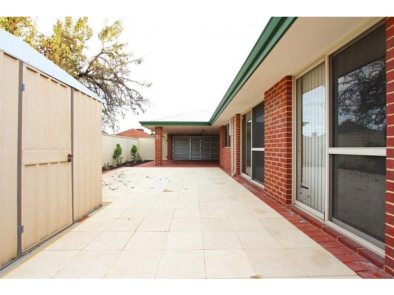 2/4 Saleham St, Lathlain WA 6100