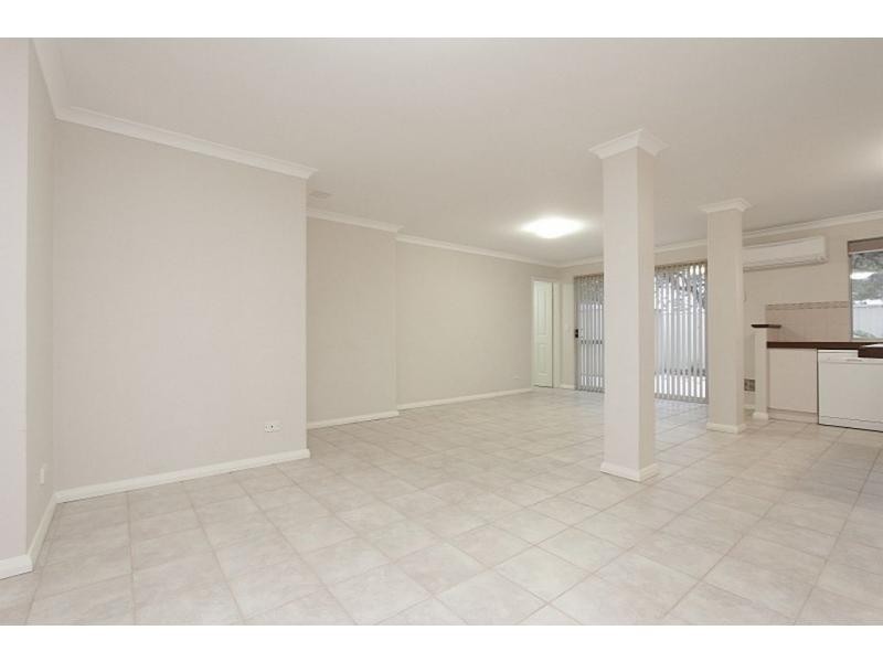 2/4 Saleham St, Lathlain WA 6100