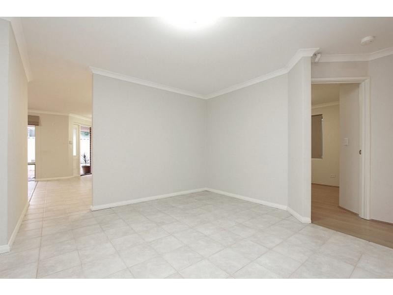 2/4 Saleham St, Lathlain WA 6100