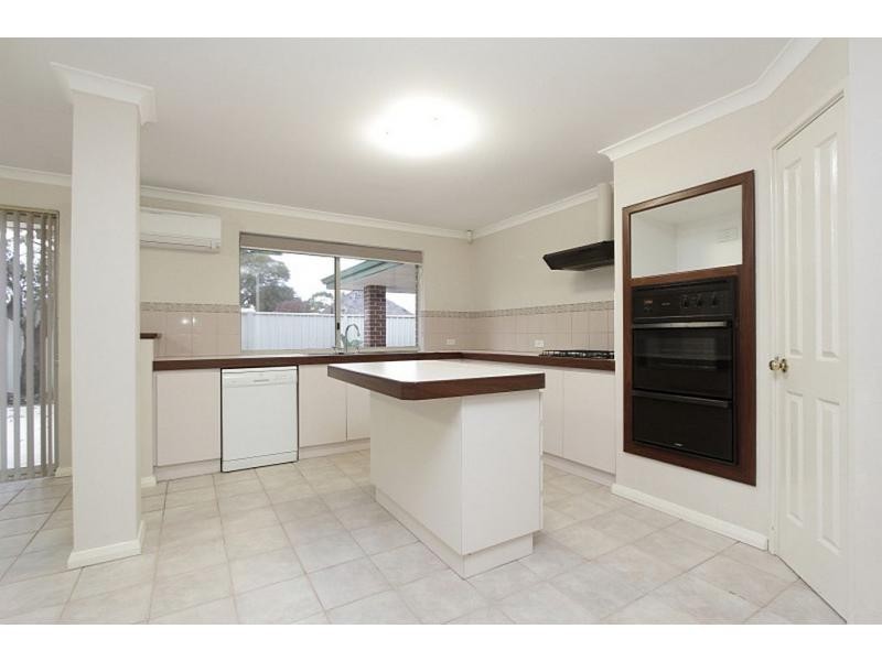 2/4 Saleham St, Lathlain WA 6100