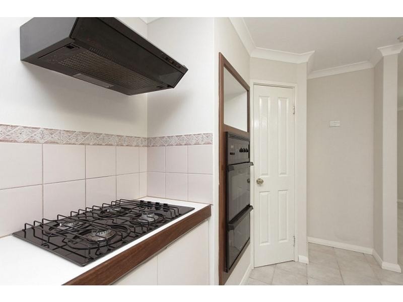 2/4 Saleham St, Lathlain WA 6100