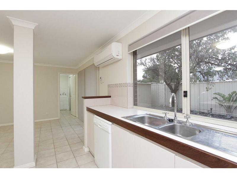 2/4 Saleham St, Lathlain WA 6100