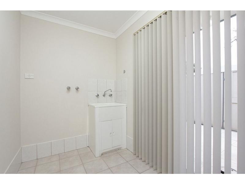 2/4 Saleham St, Lathlain WA 6100