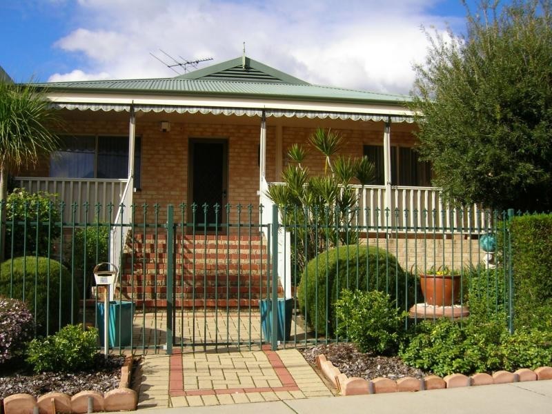 2/40 Stoneville Road, Mundaring WA 6073