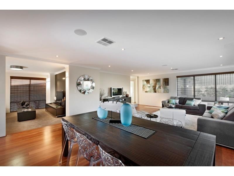 8 Altea Court, Alkimos WA 6038