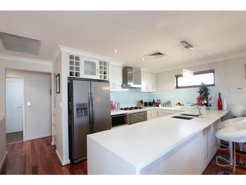 14 Seascape View, Yangebup WA 6164